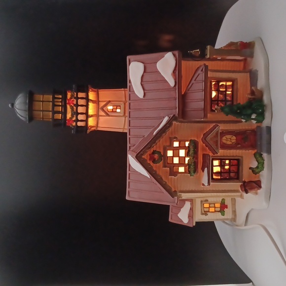 Charming lighted house Vintage Santa’s Workbench Freedom Choice Lighthouse - Picture 9 of 9